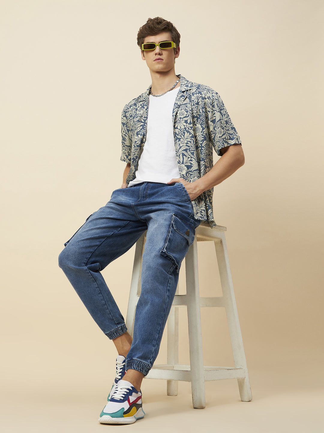 Men Tapered Fit Mid-Rise Pure Cotton Cargo Style Joggers
