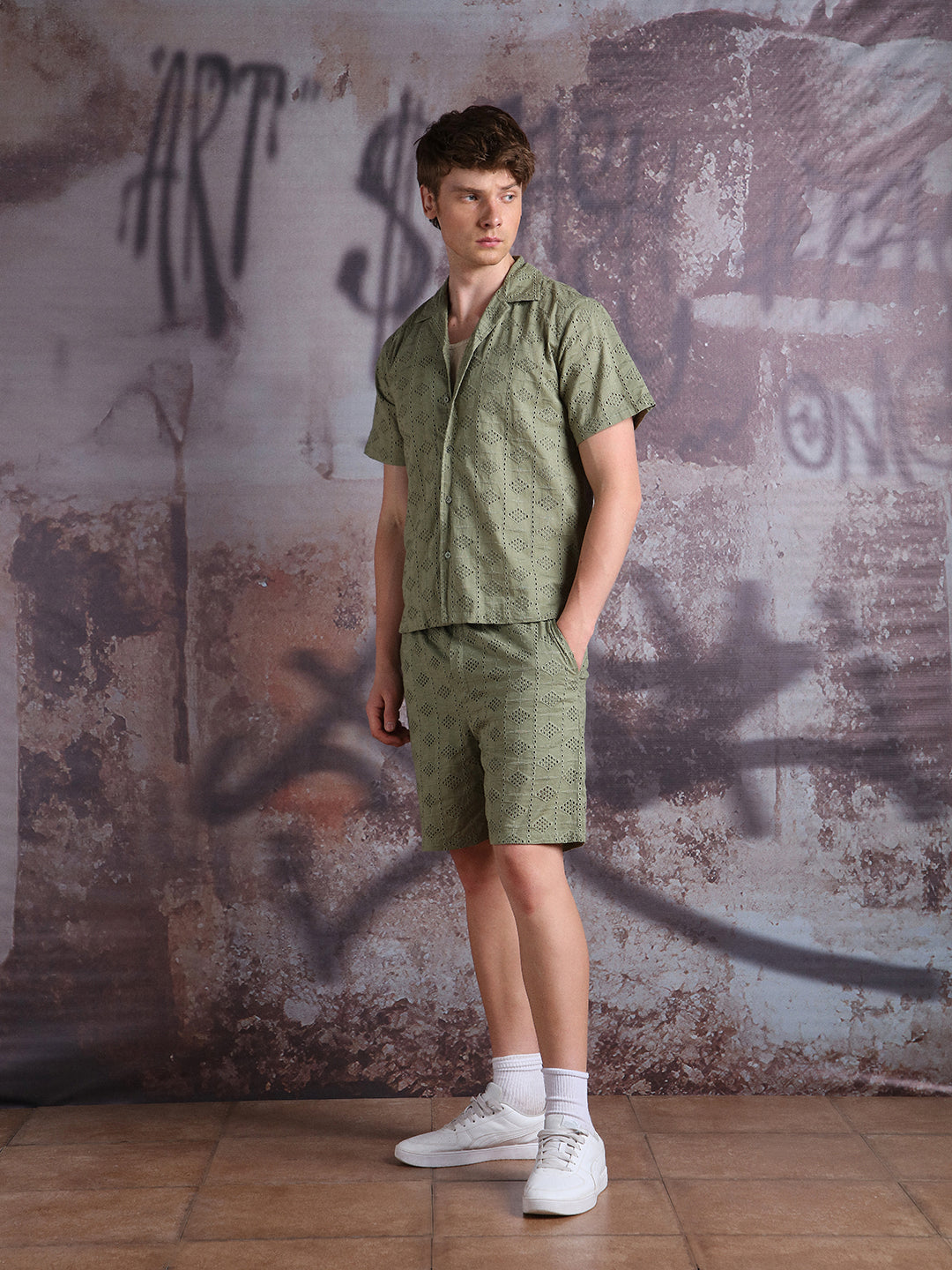 Hubberholme Men Schiffli Oversized Spread collar Half sleeve Co-ord