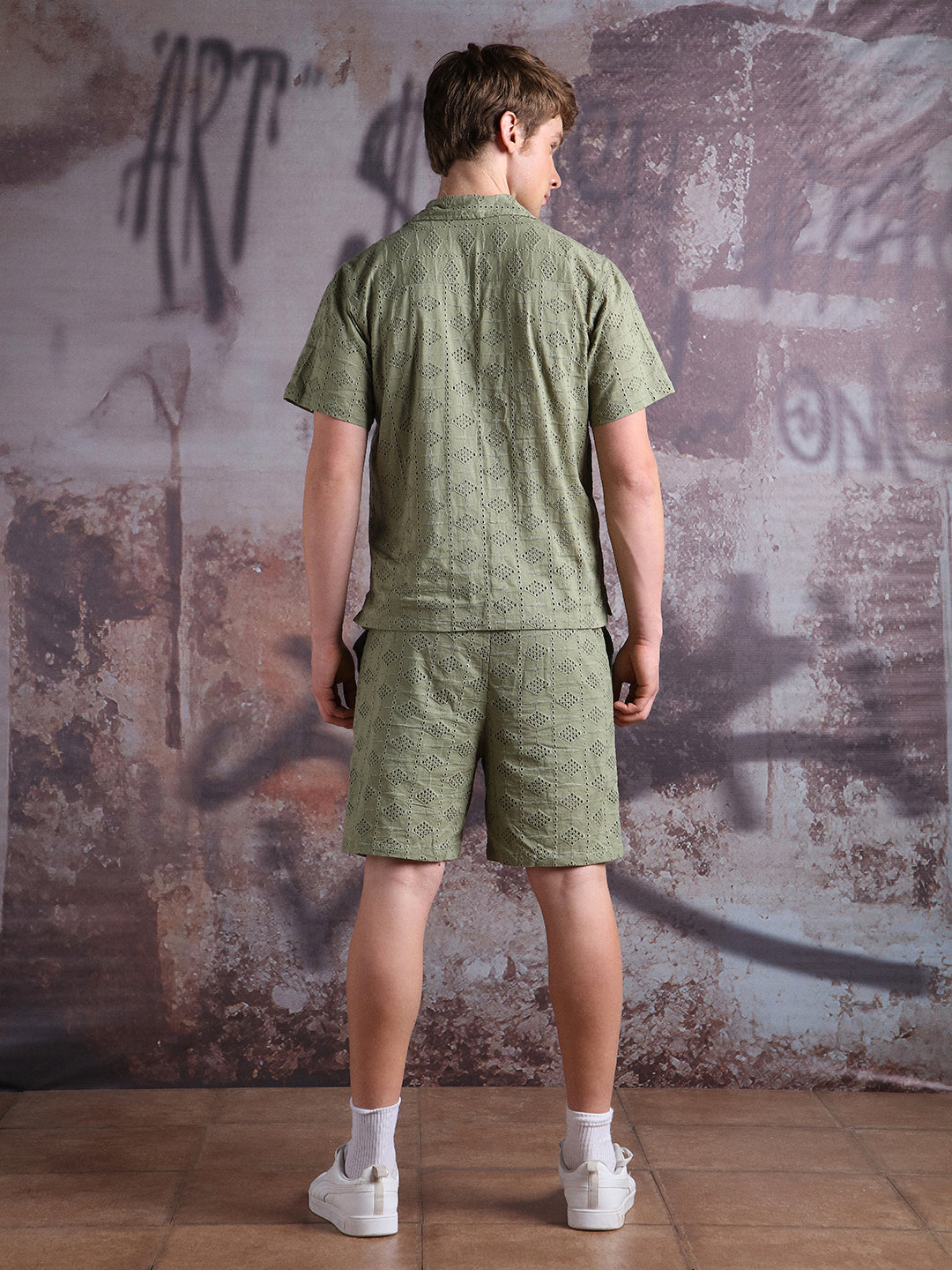 Hubberholme Men Schiffli Oversized Spread collar Half sleeve Co-ord