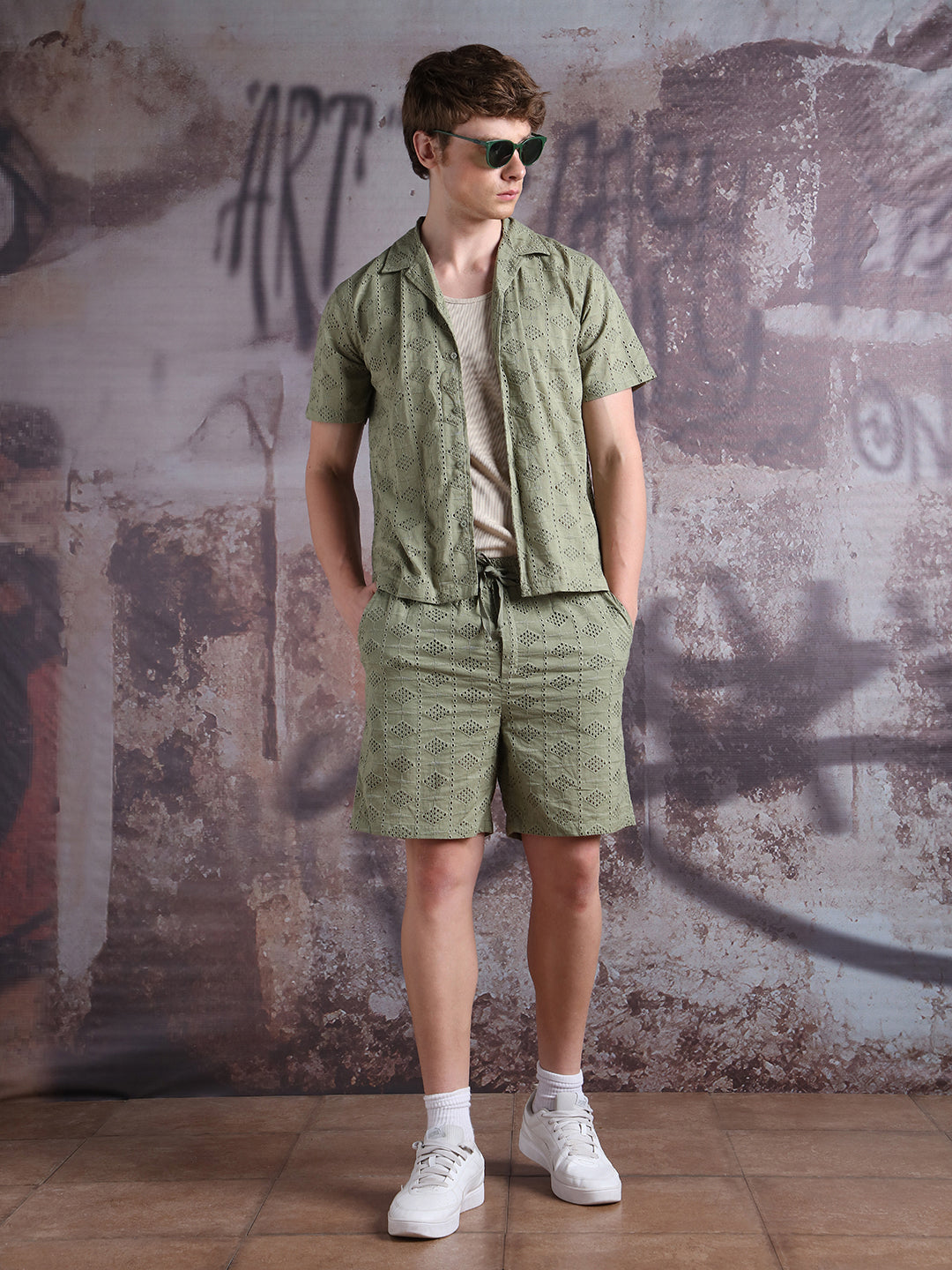 Hubberholme Men Schiffli Oversized Spread collar Half sleeve Co-ord
