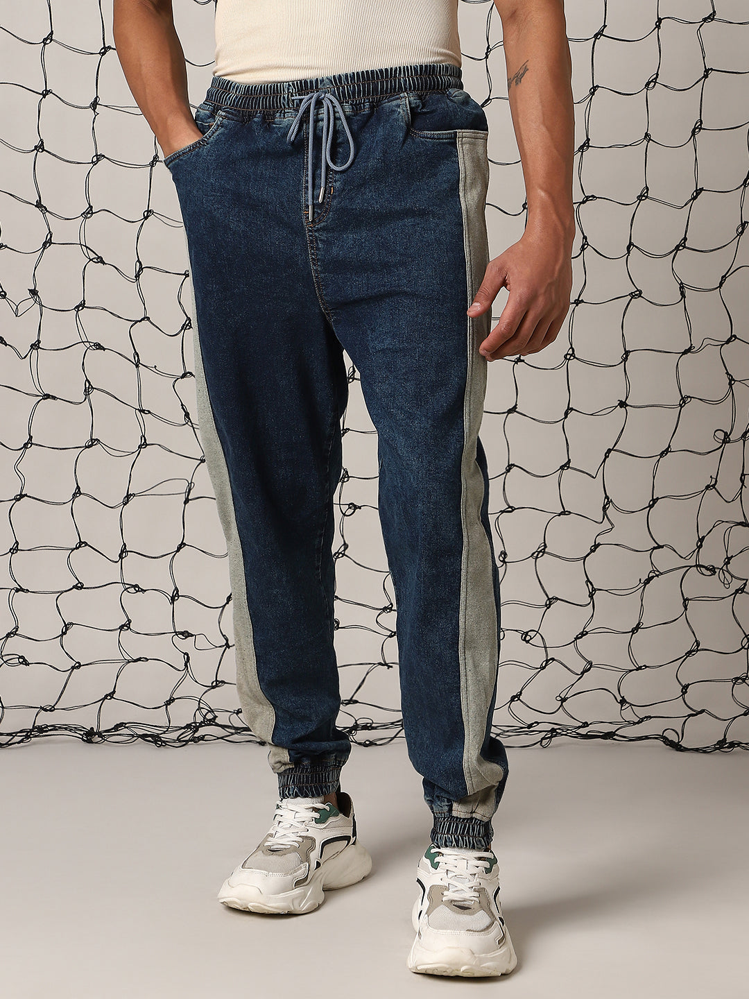 Hubberholme Men Relaxed Fit Mid-Rise Low Distress Stretchable Jeans