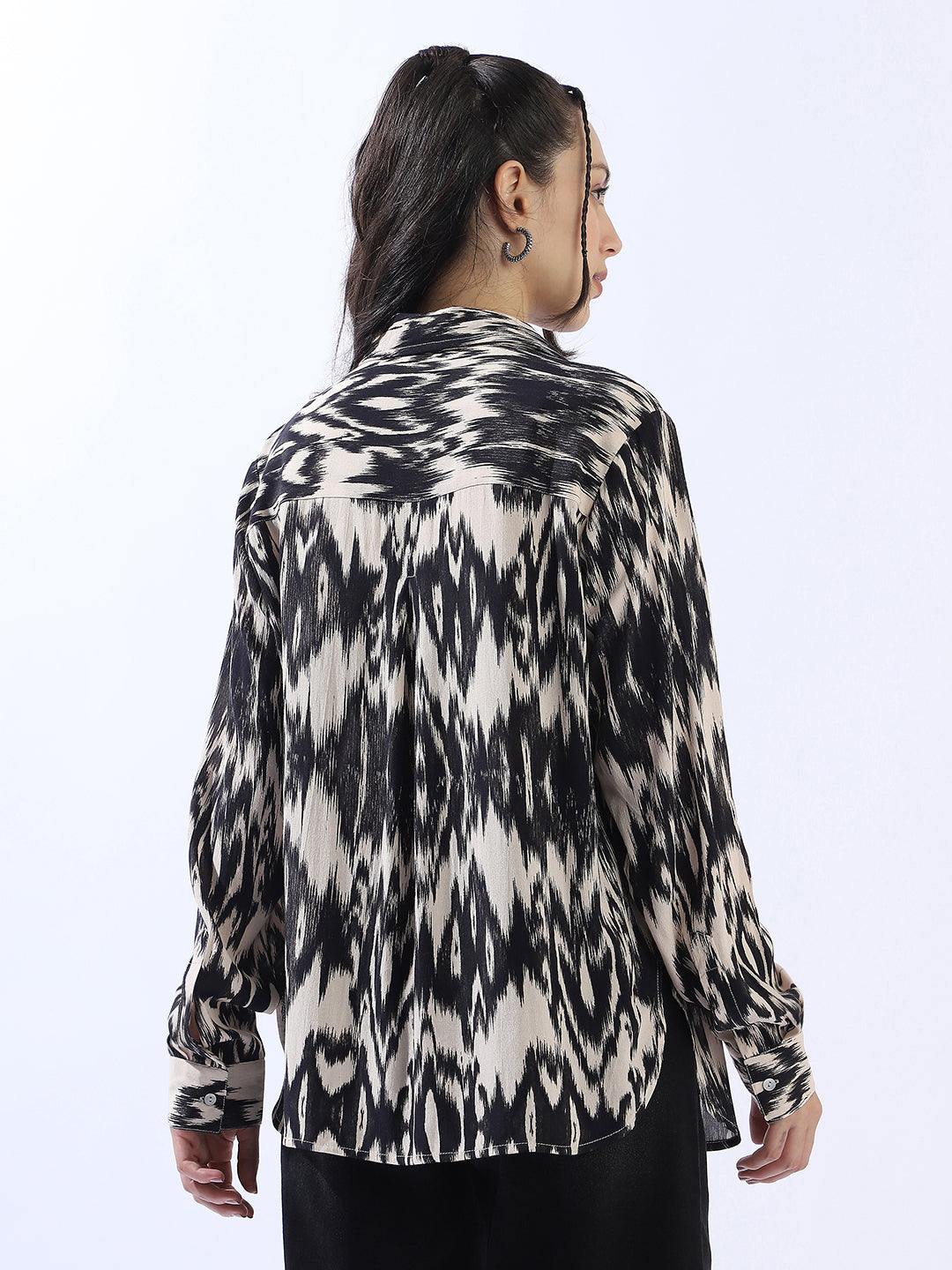 Hubberholme Women Comfort Oversized Fit Abstract Printed Spread Collar Casual Shirt