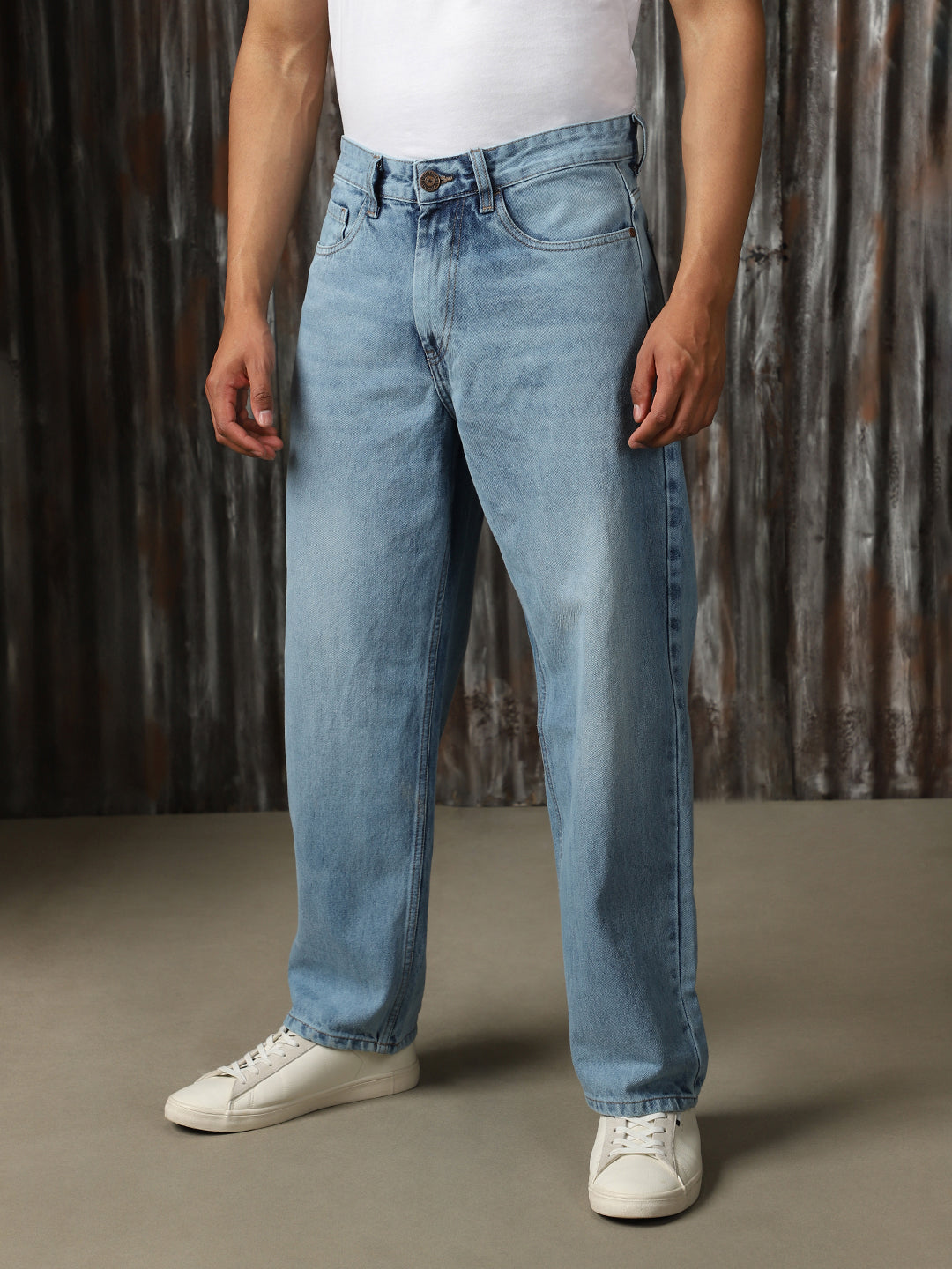 Men Washed Cotton Relaxed Fit Mid- Rise   Jeans