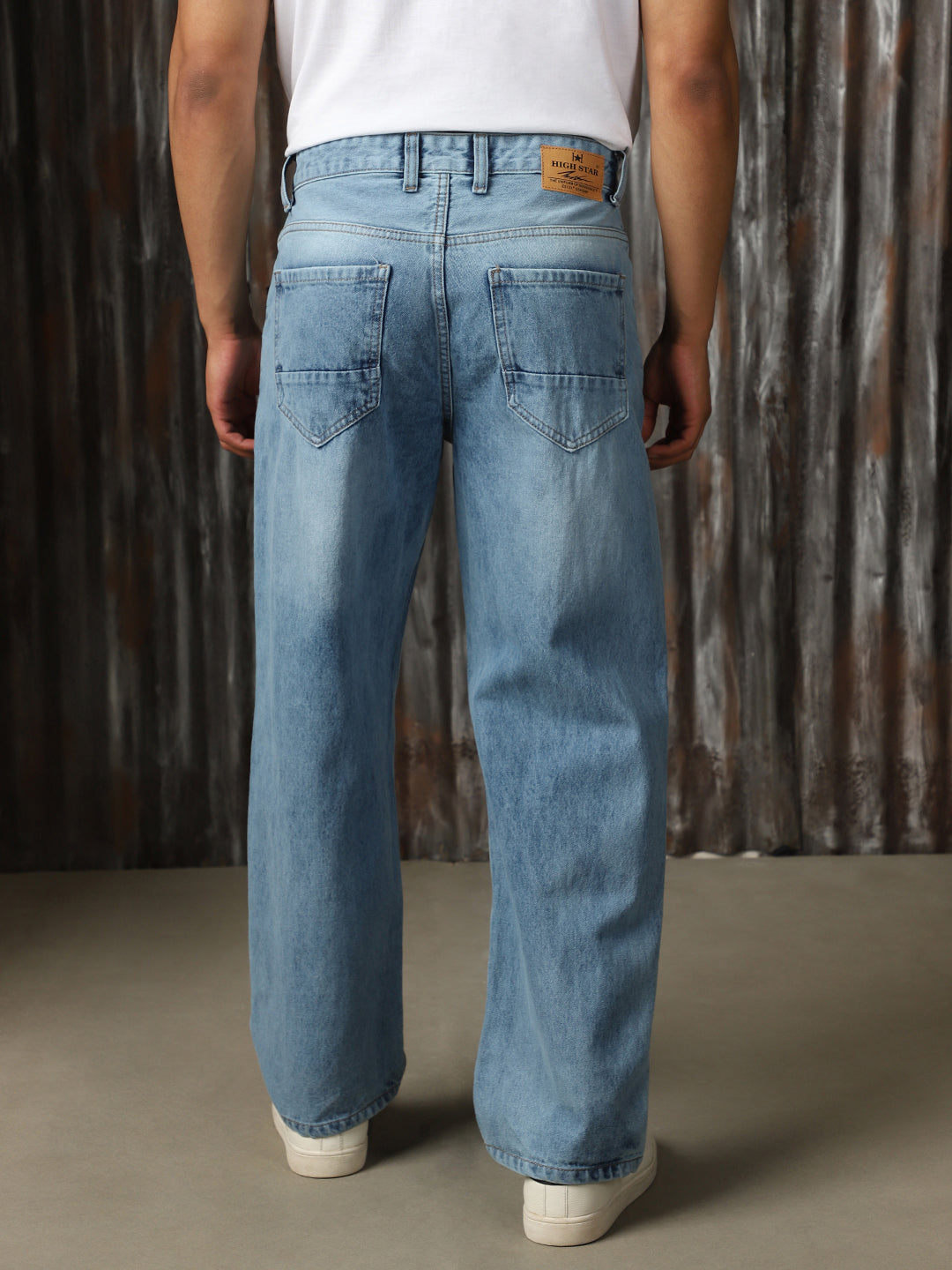 Men Washed Cotton Relaxed Fit Mid- Rise   Jeans