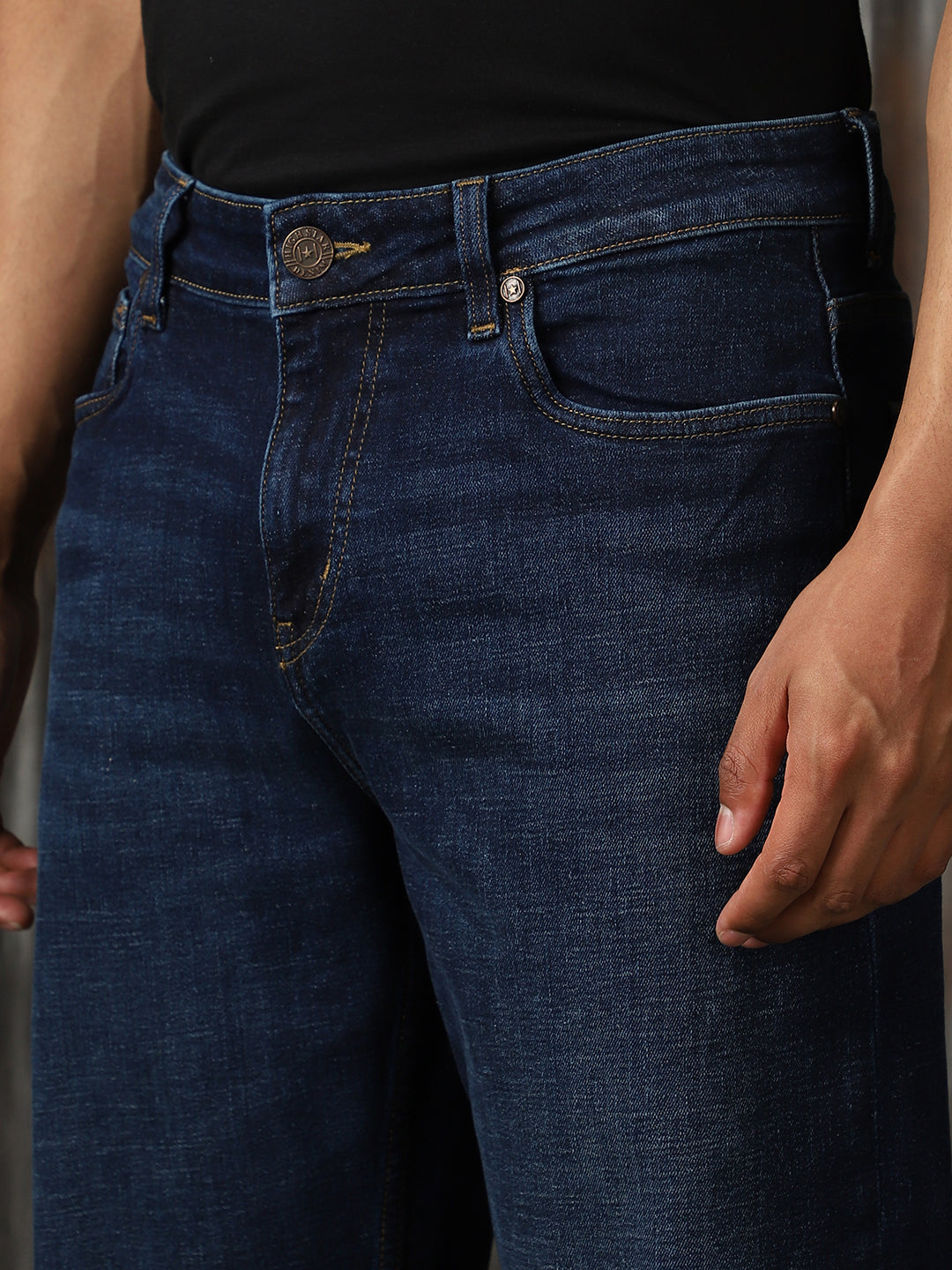 Men Washed Cotton Straight Fit Mid- Rise   Jeans