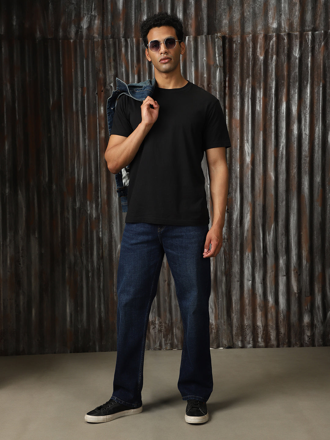 Men Washed Cotton Straight Fit Mid- Rise   Jeans