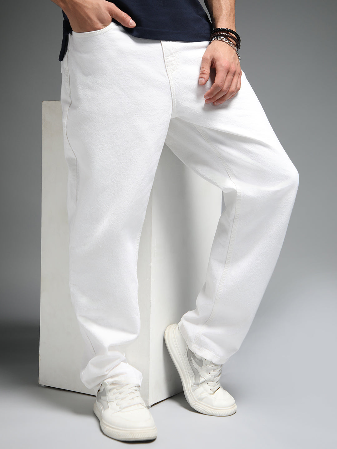 Men Straight Fit Mid-Rise Clean Look Cotton Jeans