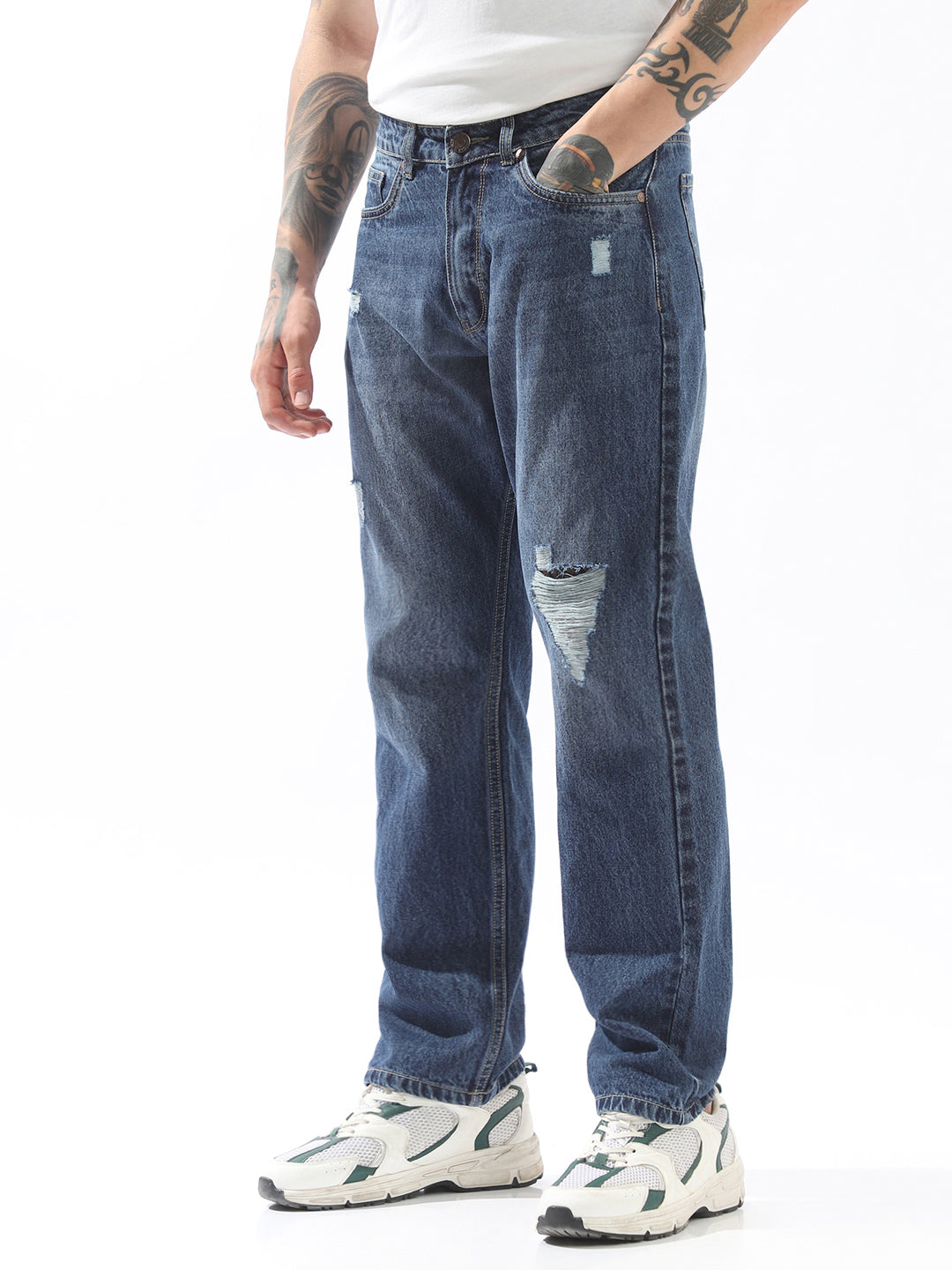 High Star Men Relaxed Straight Fit Mid-Rise Light Fade Distress Knee Cotton Jeans