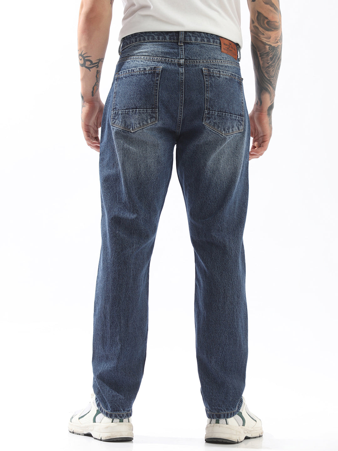 High Star Men Relaxed Straight Fit Mid-Rise Light Fade Distress Knee Cotton Jeans