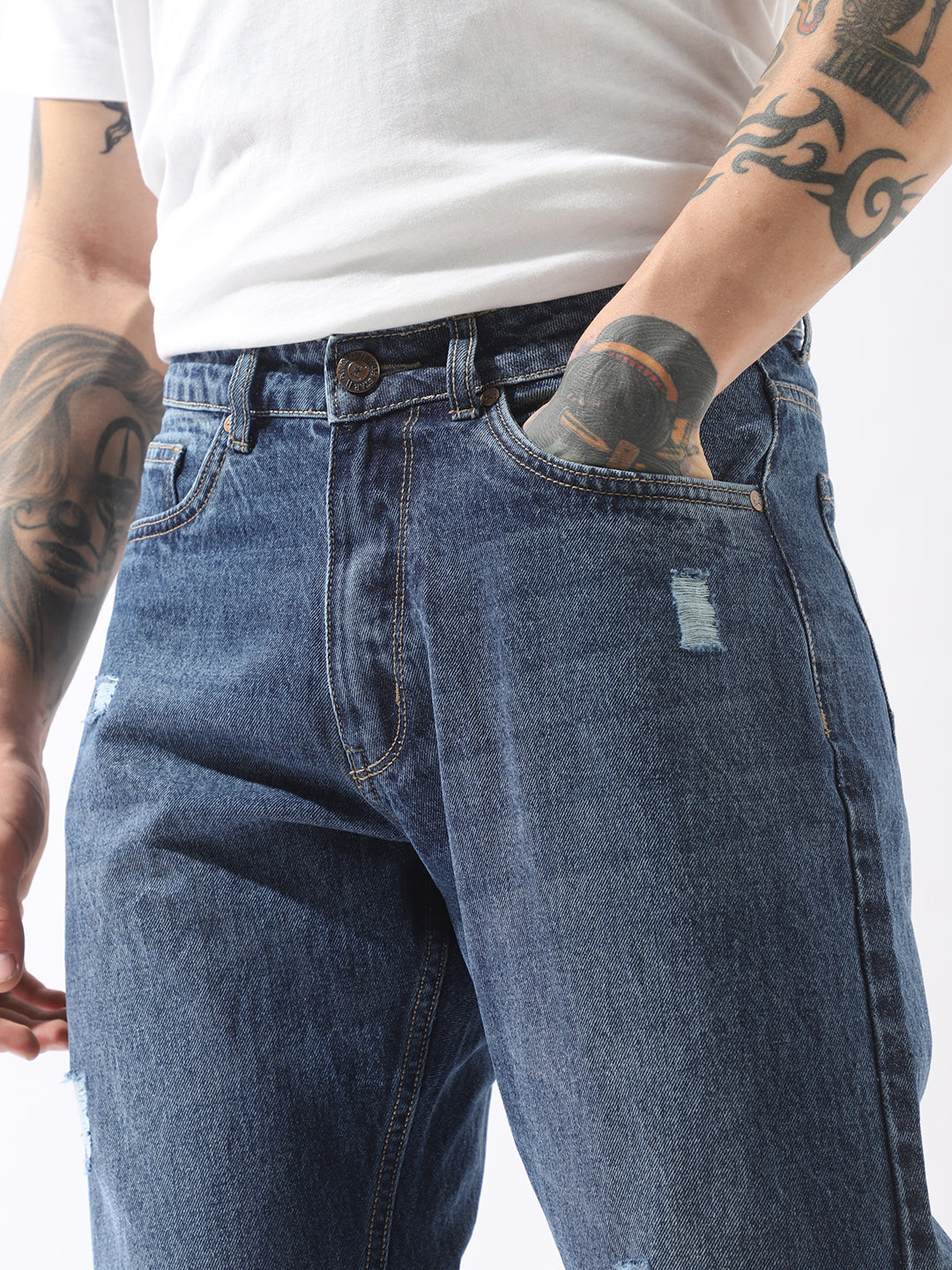 High Star Men Relaxed Straight Fit Mid-Rise Light Fade Distress Knee Cotton Jeans