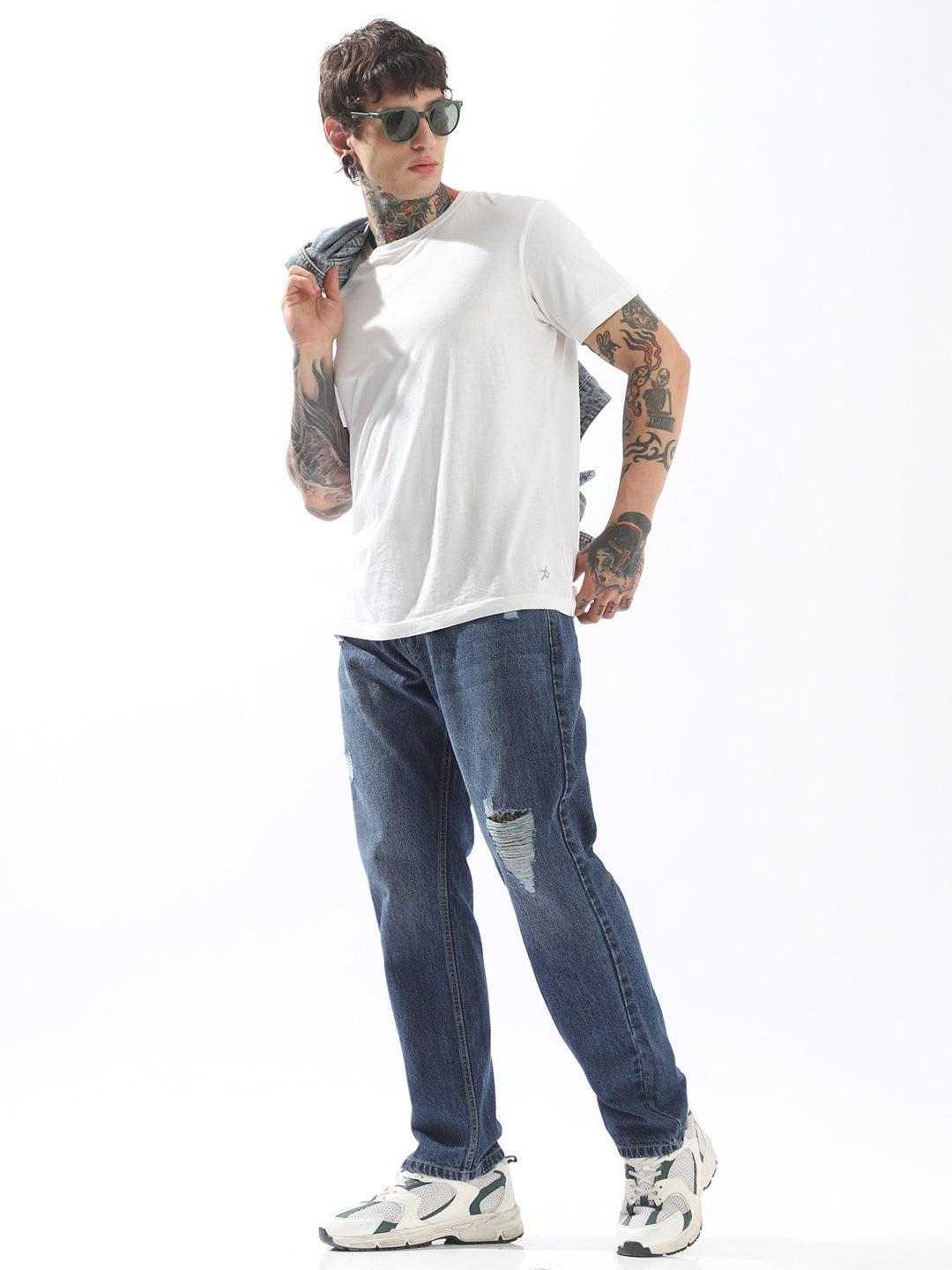High Star Men Relaxed Straight Fit Mid-Rise Light Fade Distress Knee Cotton Jeans