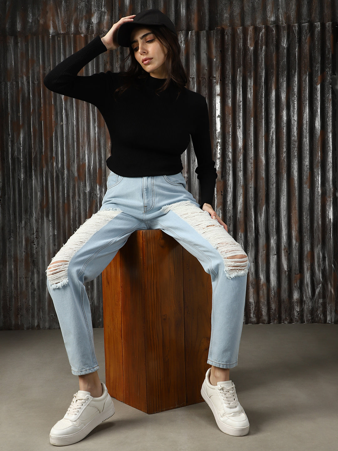 Women Washed Mom Fit High-rise Jeans