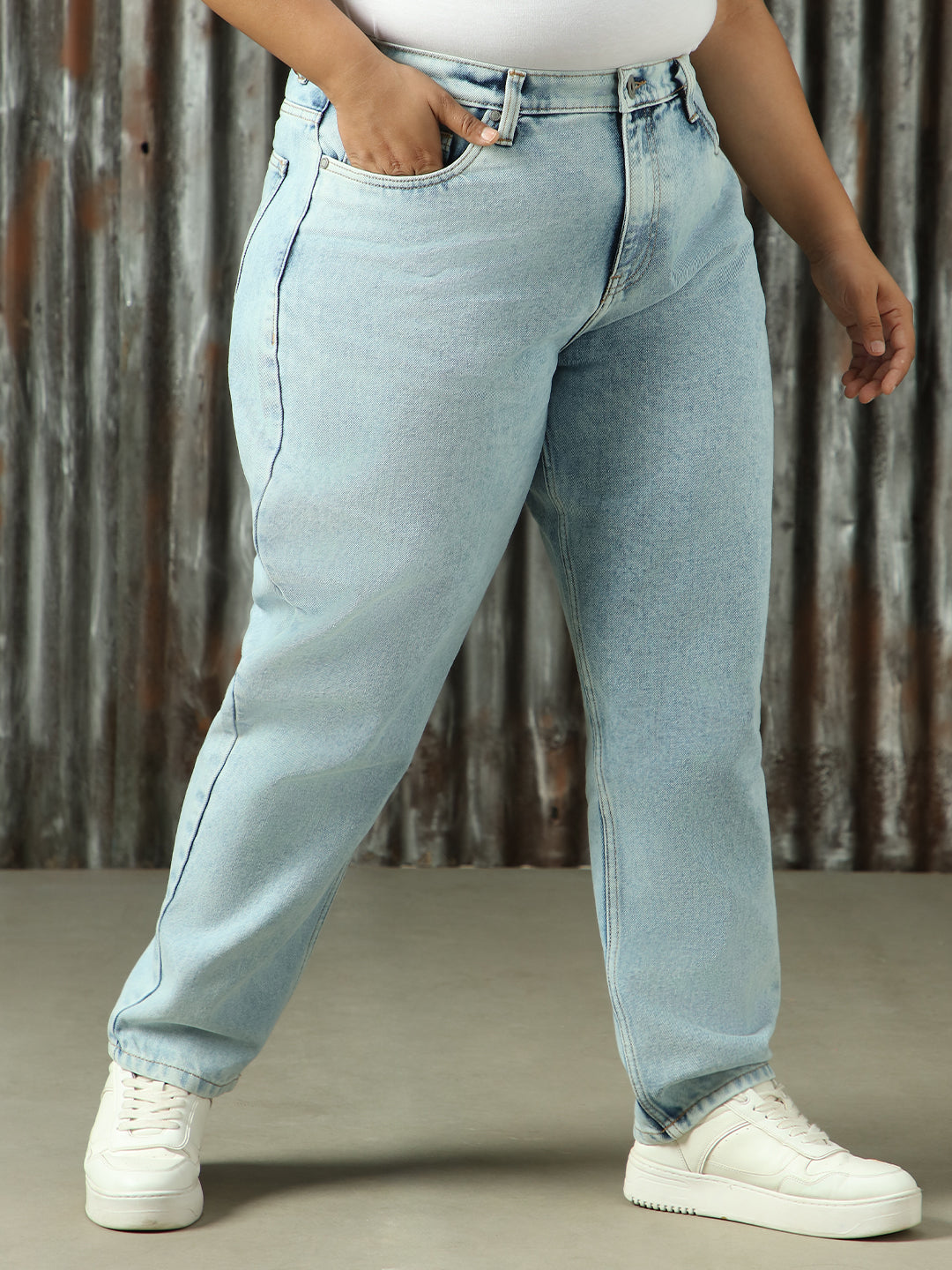 Women Washed Mom Fit High-rise Jeans